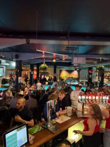 Sharks Pool House Odense er med 19 poolborde Fyns største. cornhole, turnering, dart, beer pong, shuffleboard, spil, bar, hyggelig atmosfære.